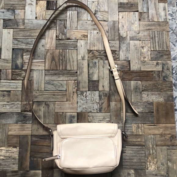 Tignanello NWOT Leather Crossbody Bag - Picture 9 of 12